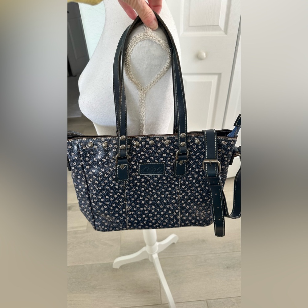 Patricia Nash Denim & Daisies Bag - Picture 16 of 16